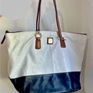 Dooney & Bourke Shopper. All leather with white and Navy